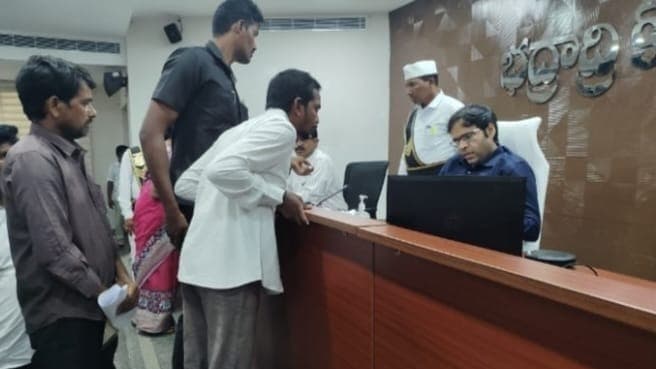 జర్నలిస్టుల పిల్లలకు ఫీజు రాయితీ అమలు చేయాలని వినతి