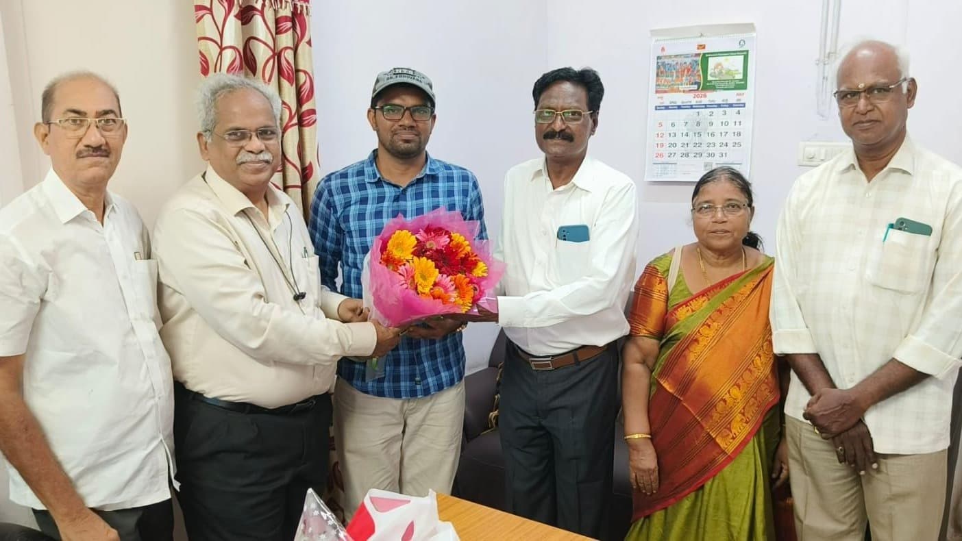 సీజీహెచ్‌ఎస్ సీఎంఓగా డాక్టర్ దాసరి రమేష్ బాధ్యతలు