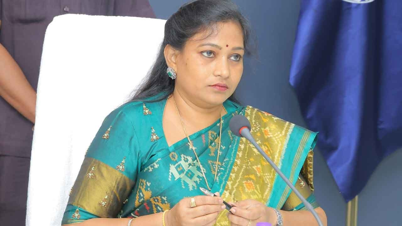 మరబోటు ప్రమాదంపై హోంమంత్రి అనిత ఆరా..
