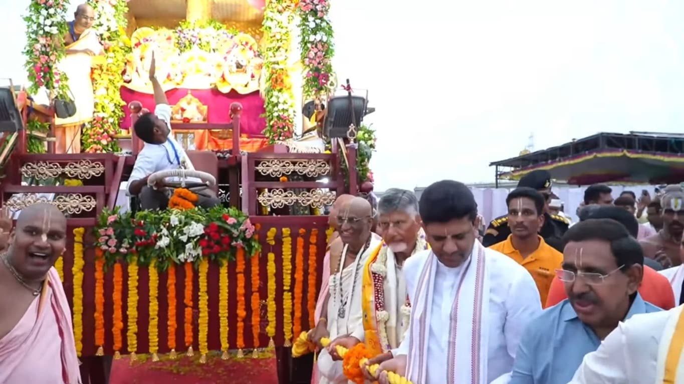 జగన్నాథ రథయాత్రలో పాల్గొన్న సీఎం చంద్రబాబు