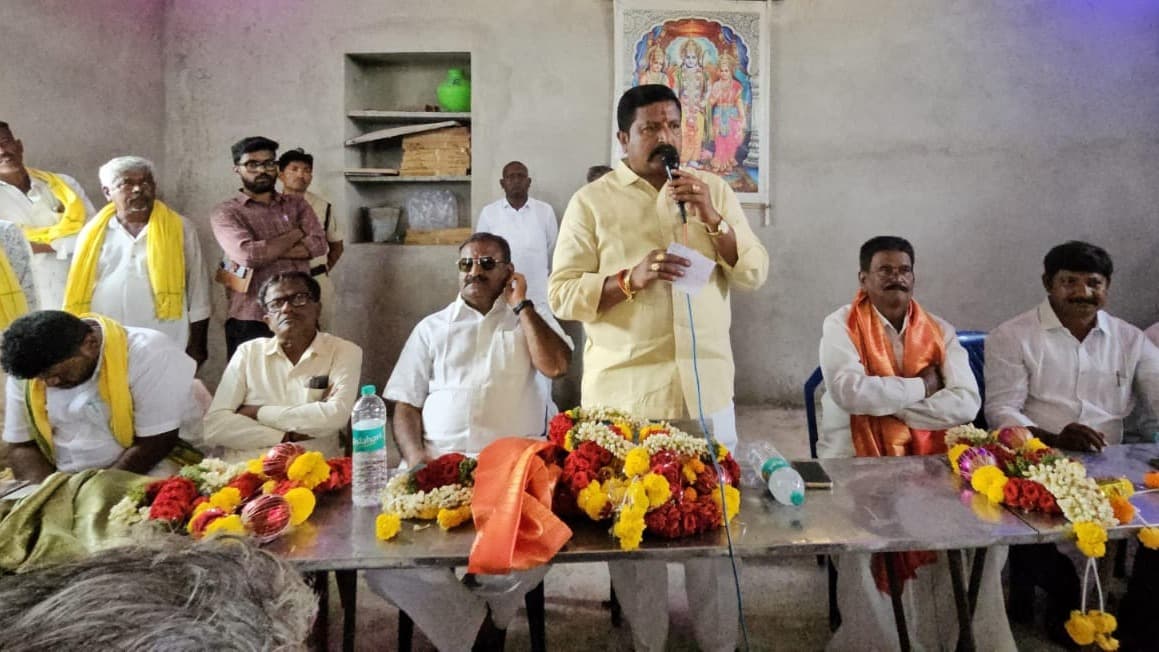 చిన్నతుంబలంలో రూ.కోటితో రోడ్డు పనులకు భూమిపూజ