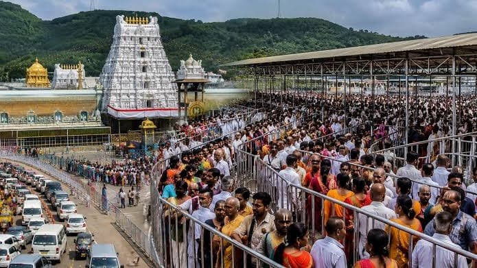 టోకెన్లు లేని భక్తులకు శ్రీవారి సర్వదర్శనానికి 24 గంటల సమయం..!