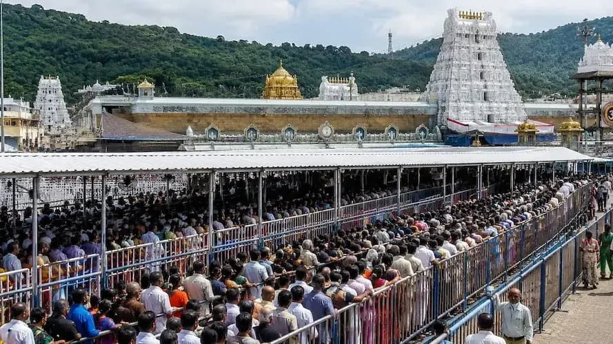 తిరుమలలో భక్తుల రద్దీ..