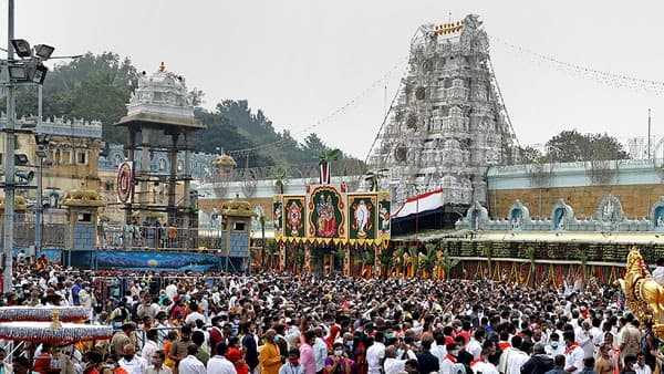 తిరుమలలో భక్తుల రద్దీ.. సర్వదర్శనానికి 20 గంటల సమయం..!