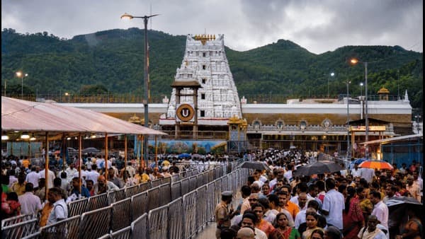 తిరుమలలో టోకెన్లు లేని భక్తులకు 8 గంటల సమయం
