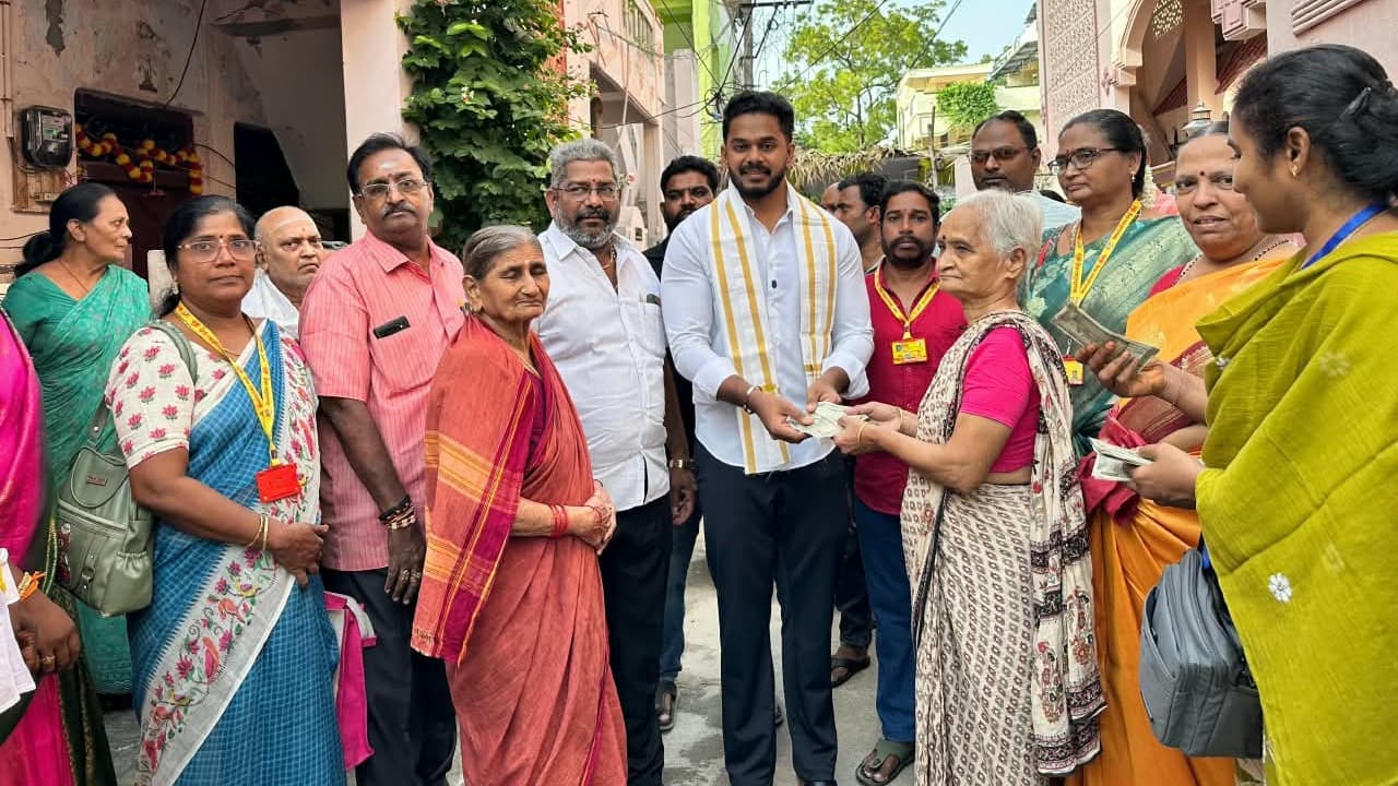 ఇళ్ల వద్దకే ఎన్టీఆర్‌ భరోసా పింఛన్లు: బొండా సిద్ధార్థ