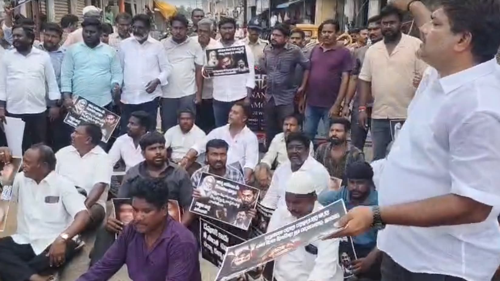 దకాకాని ఆలయంపై వైసీపీ నేతలపై భక్తుల ఆగ్రహం