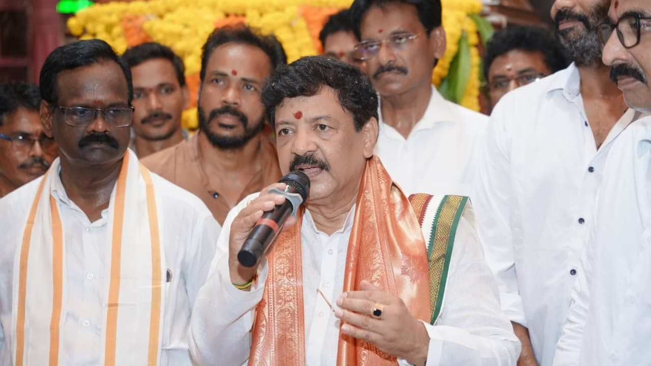 నిడదవోలును నంబర్‌-1 పర్యాటక కేంద్రంగా తీర్చిదిద్దుతాం: దుర్గేష్