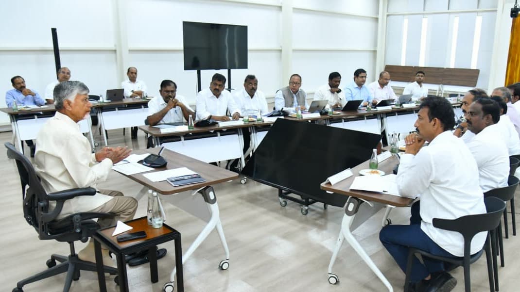 చంద్రబాబుతో ఉద్యోగ సంఘాల చర్చలు సఫలం..