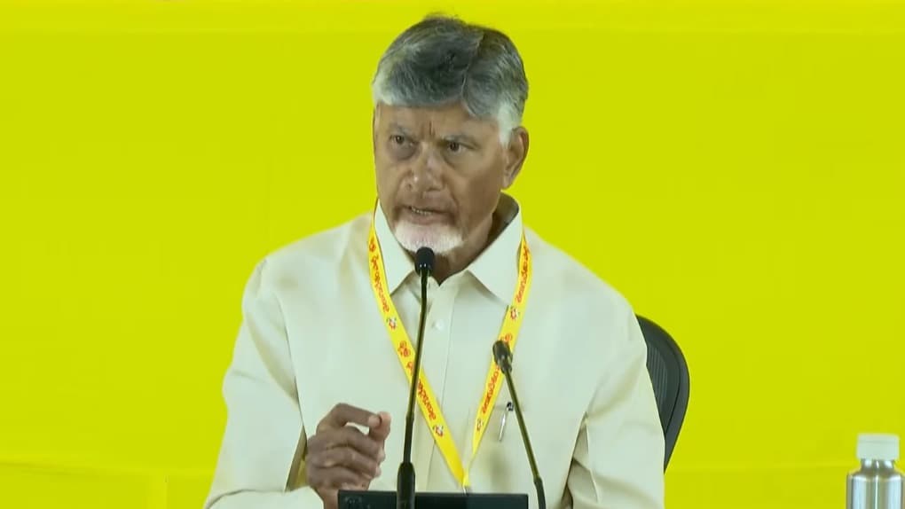 సమస్యల పరిష్కారానికి మంత్రులు తిరగాలి: చంద్రబాబు