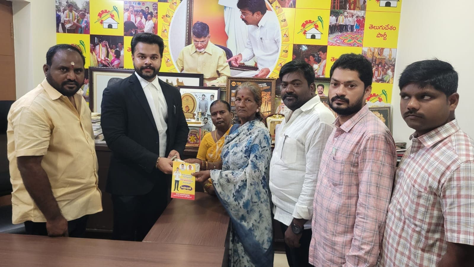 వికలాంగులకు అండగా బొండా రవితేజ..