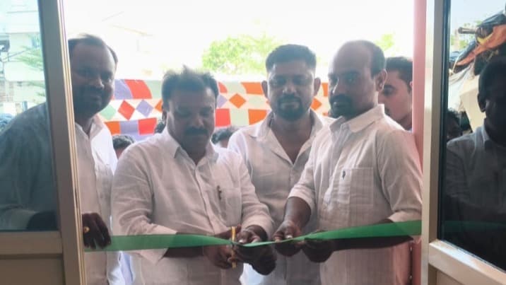 బాపట్లలో జెడ్ కార్ కన్సల్టెన్సీ షోరూమ్ ప్రారంభం
