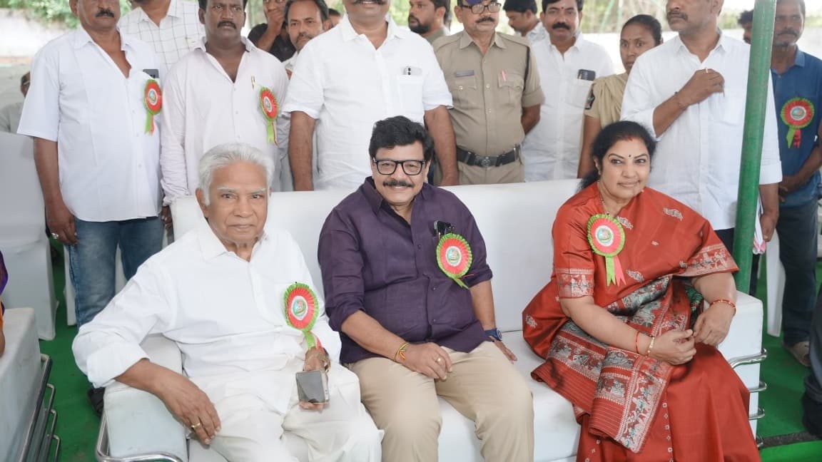 కాపు భవన నిర్మాణానికి భూమి పూజ చేసిన మంత్రి కందుల దుర్గేష్, ఎంపీ పురందేశ్వరి