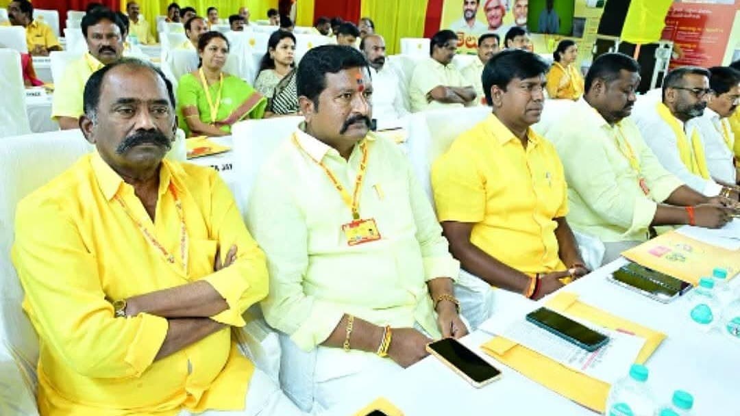 టీడీపీ నాయకత్వ సదస్సులో మంత్రాలయం ఇన్‌చార్జి రాఘవేంద్ర రెడ్డి