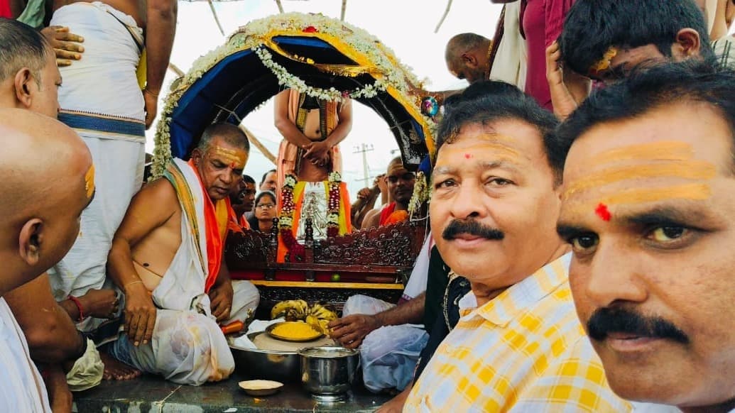 కందుకూరు తుంగభద్ర తీరంలో ఉరుకుంద ఈరన్న స్వామి పూజలు