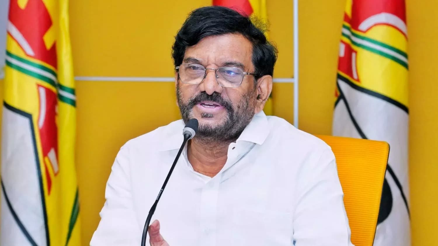 స్కామ్స్‌లో పోటీ పెడితే జగన్ టీమే ఫస్ట్: సోమిరెడ్డి