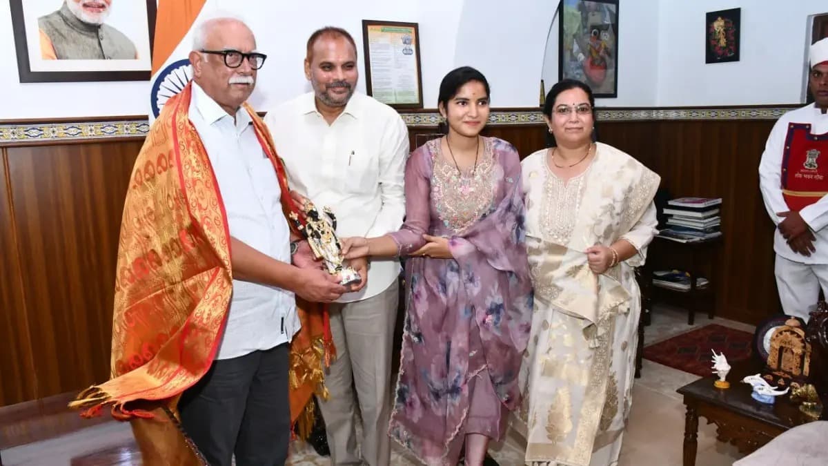 అశోక్‌ గజపతిరాజును కలిసిన చిన్న శ్రీను..