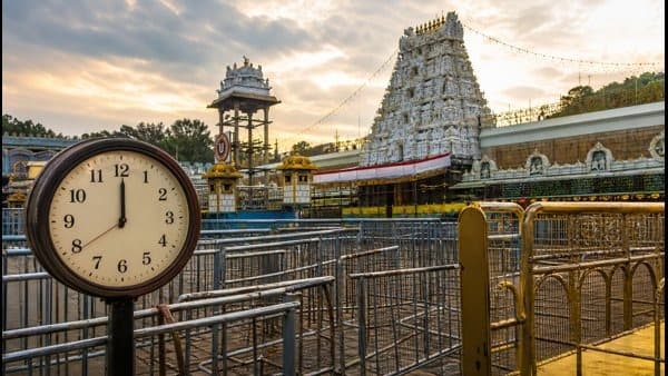 తిరుమలలో శ్రీవారి దర్శనానికి 4 గంటల సమయం