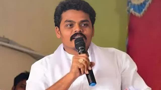 సామాన్యుడిలా తహసీల్దార్‌ కార్యాలయానికి ఎమ్మెల్యే బాలరాజు