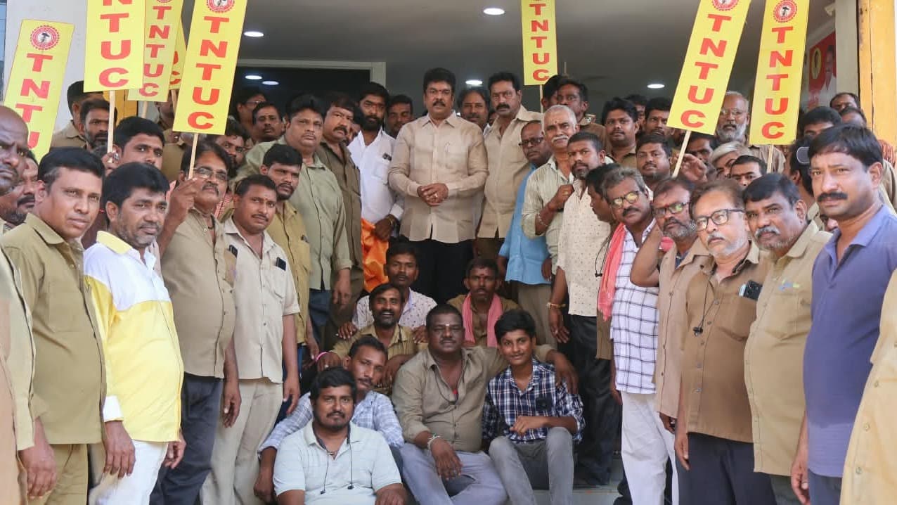 రాష్ట్ర TNTUC ఇన్‌చార్జ్‌గా బొండా ఉమా గారికి ఘన సన్మానం