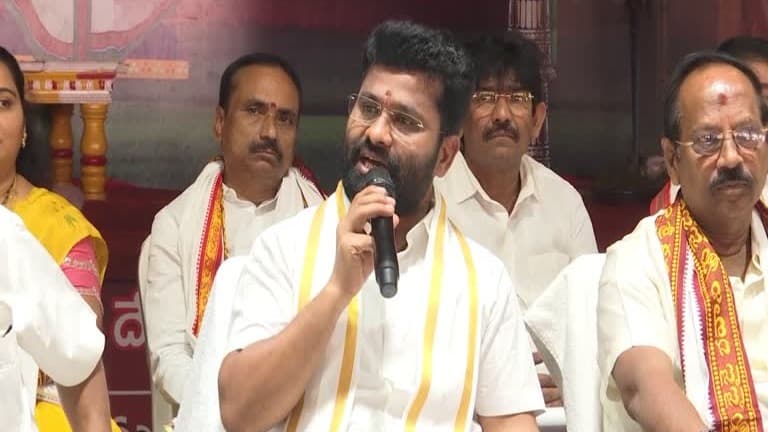 దుర్గగుడి పాలకమండలి కీలక నిర్ణయాలు