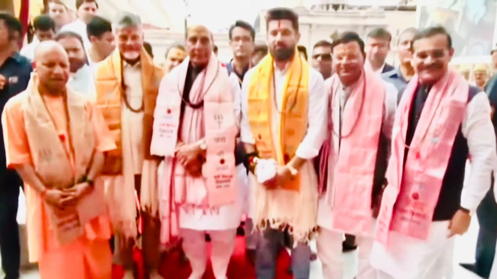 కాశీ విశ్వేశ్వరుడిని దర్శించుకున్న సీఎం చంద్రబాబు