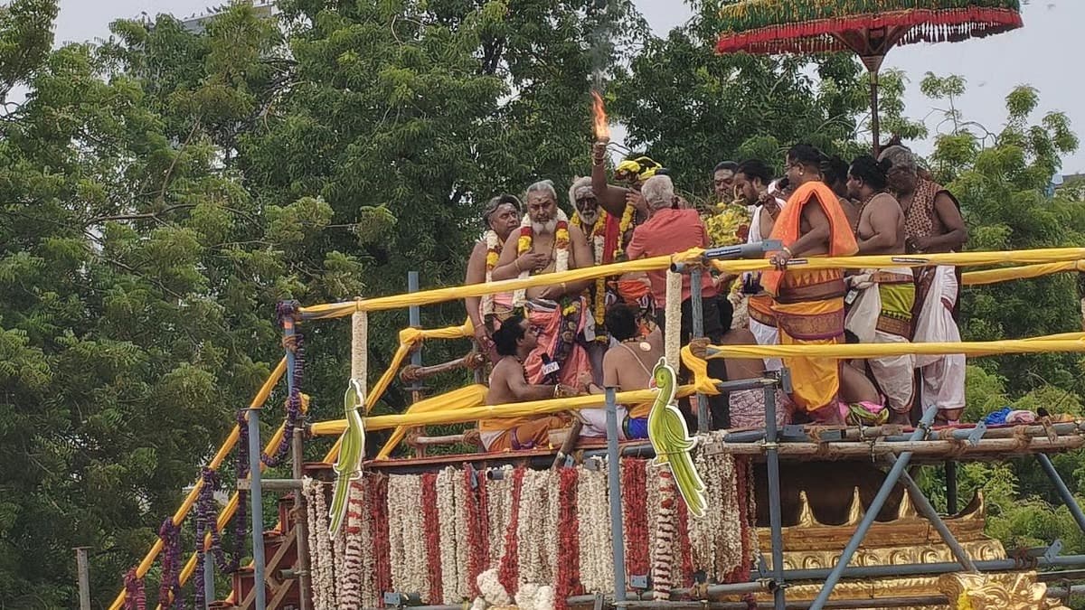 17 ఏళ్ల తర్వాత మీనాక్షి ఆలయంలో ఘనంగా కుంభాభిషేకం
