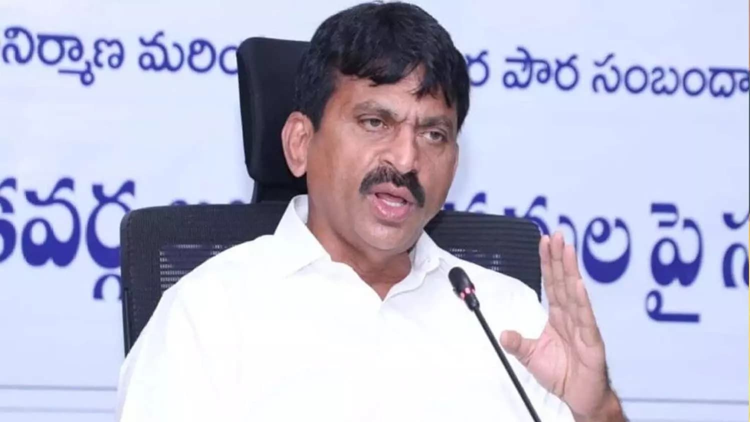 వేల కోట్ల ఆస్తులకు ఎదిగిన భూ బకాసురుడు కేసీఆర్: పొంగులేటి