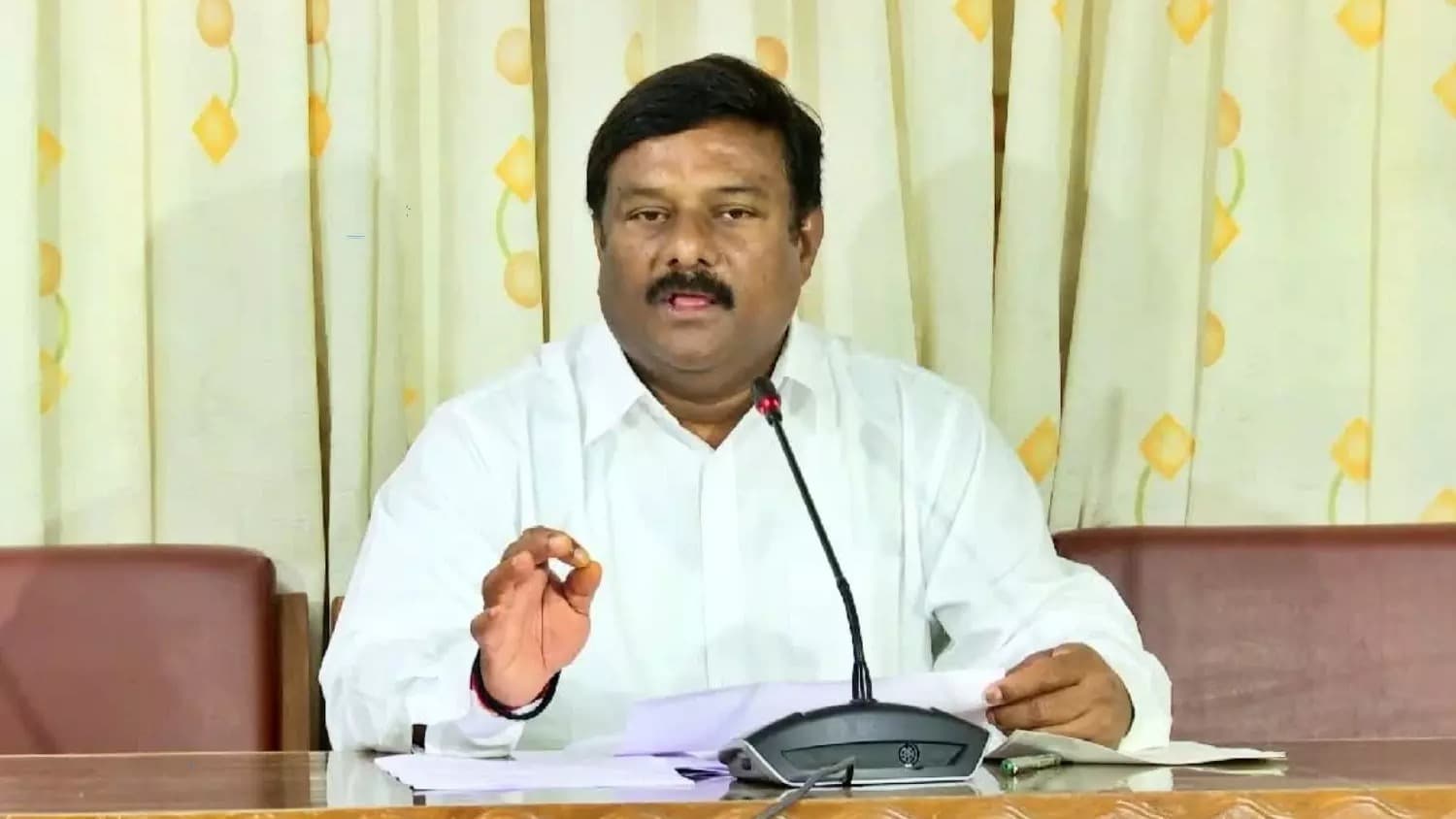 భూకుంభకోణాలపై జ్యుడీషియల్‌ విచారణ జరపాలి: మహేశ్వర్‌రెడ్డి