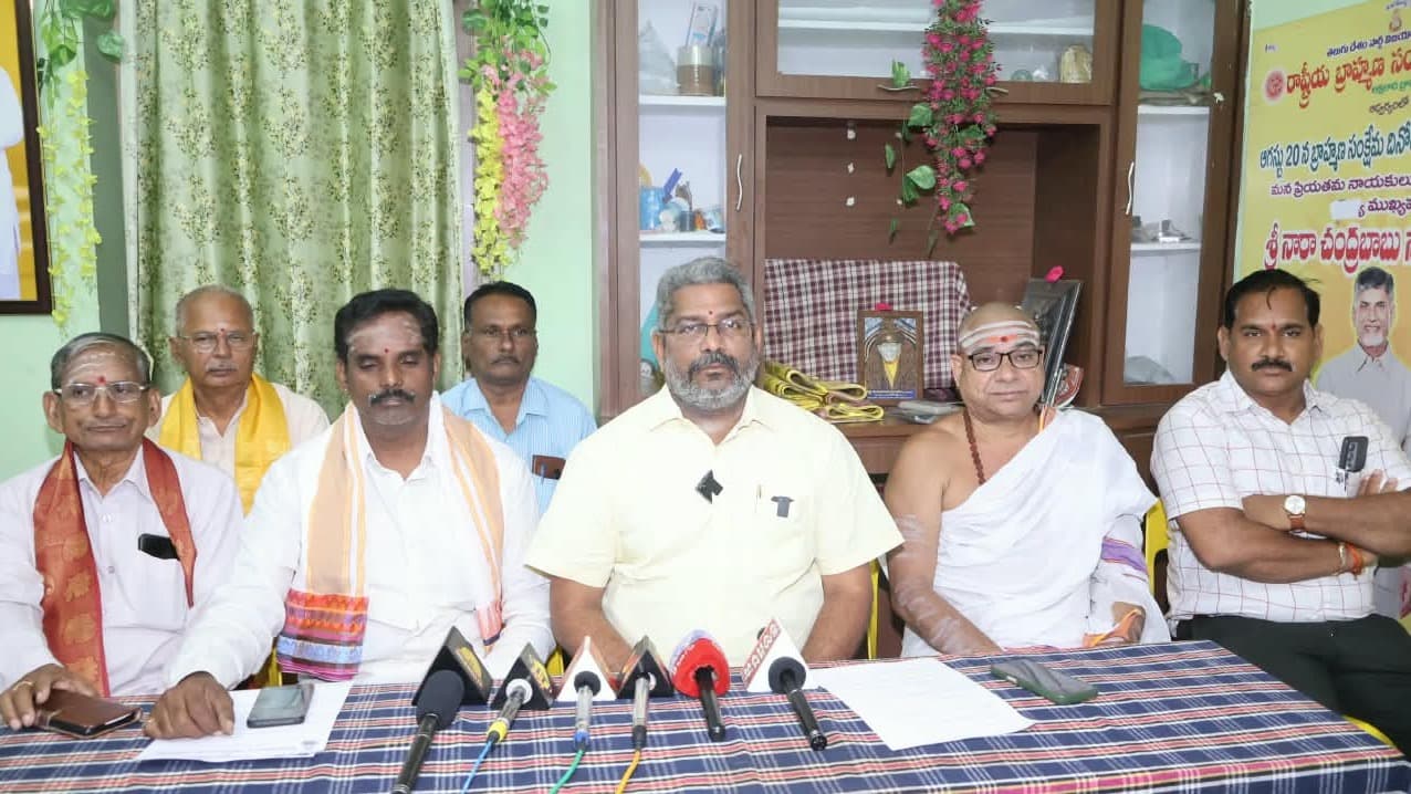 బొండా సిద్ధార్థకు మేయర్‌గా అవకాశం కల్పించాలి: బ్రాహ్మణ సంఘాలు