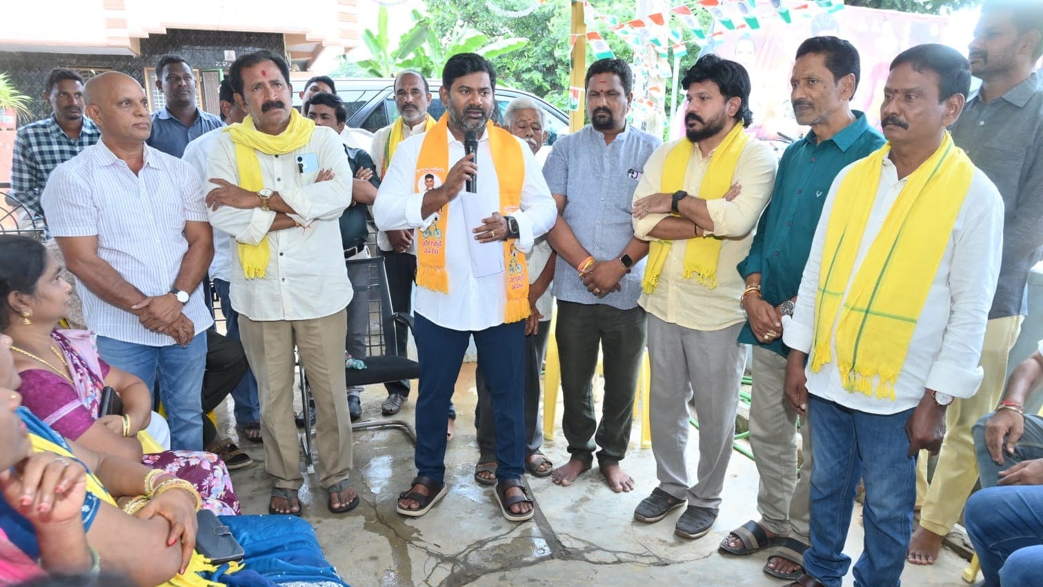 మెప్మా రిసోర్స్ పర్సన్స్‌కు విజయచంద్ర హామీ