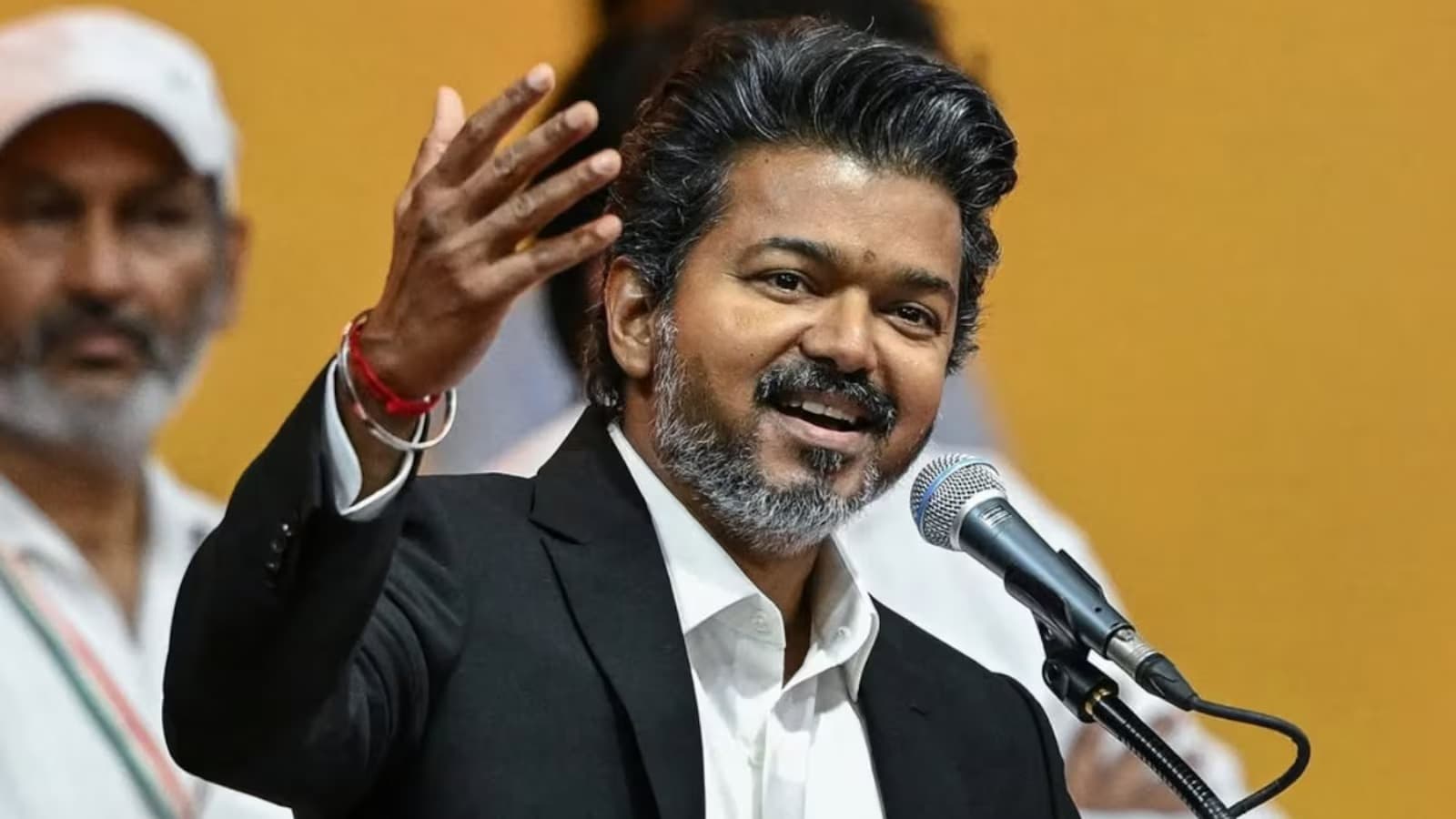 తమిళనాడు అథ్లెట్లకు సీఎం విజయ్ భారీ నజరానా
