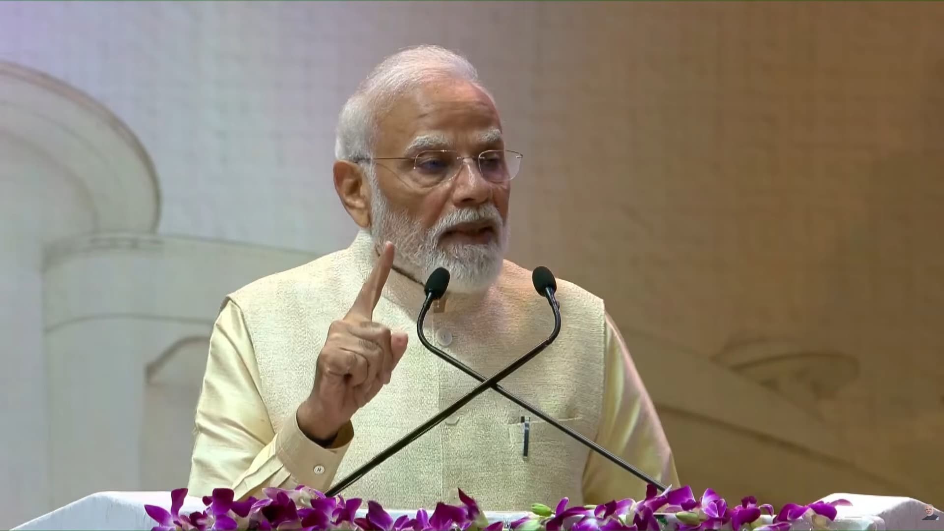స్మిత్ మచ్చర్‌పై ప్రధాని మోదీ ప్రశంసలు