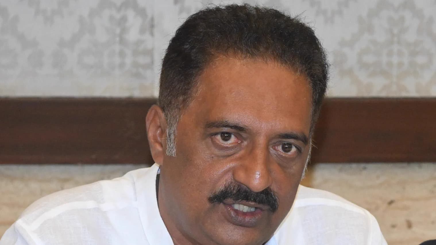 సత్యాగ్రహం తరహాలో ఉద్యమం జరగాలి: ప్రకాష్‌రాజ్‌