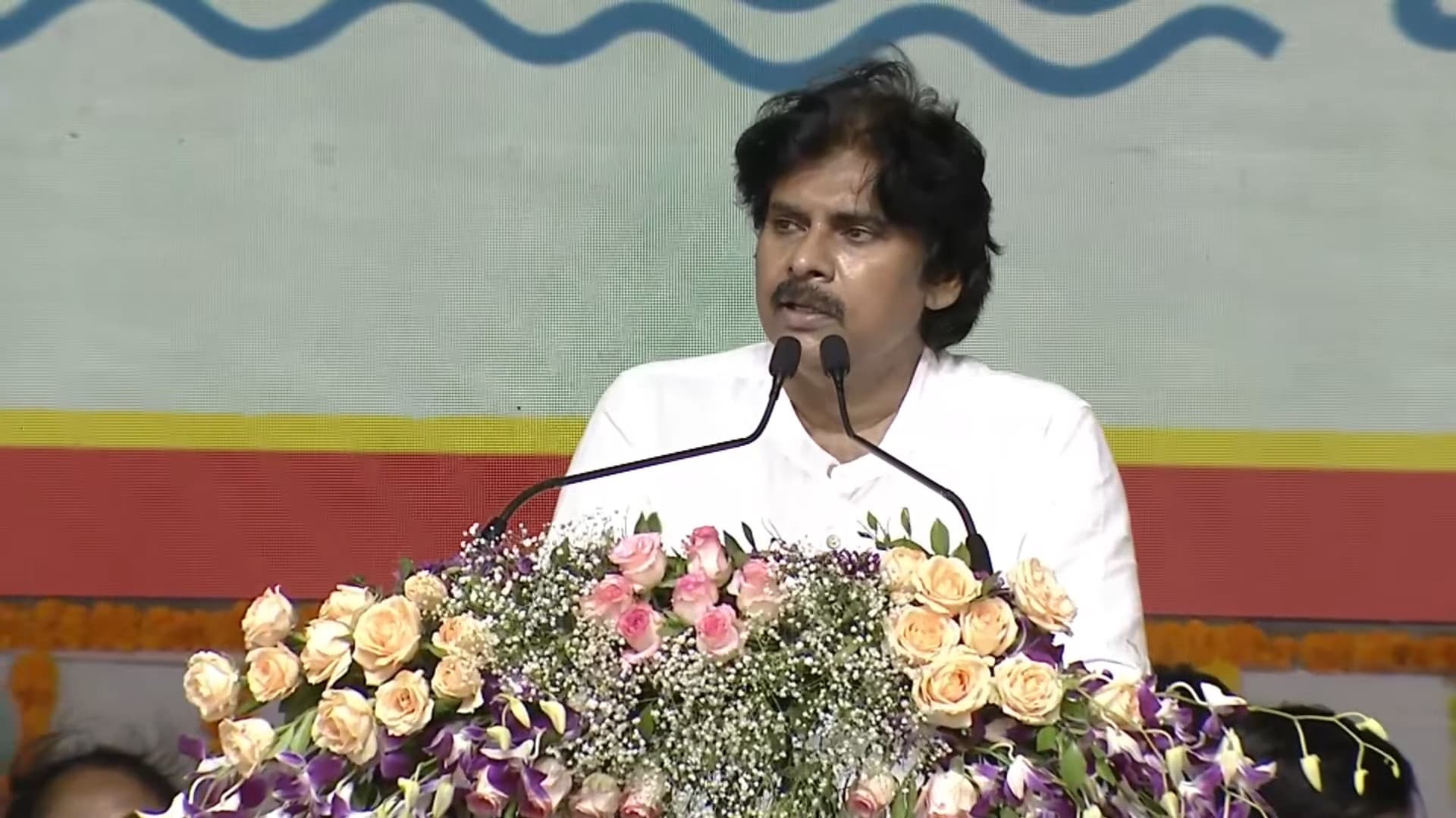 యుద్ధం వచ్చినప్పుడే కదా మాట్లాడాల్సింది: పవన్ కల్యాణ్‌