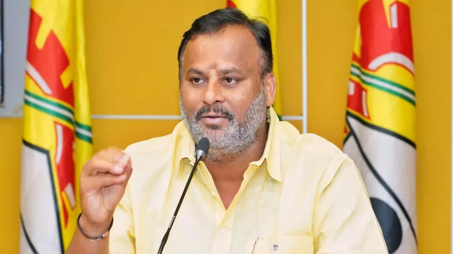 వైసీపీకి ప్రజల్లోకి వెళ్లి పనిచేసే సత్తా లేదు: మంత్రి మండిపల్లి