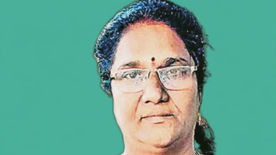 రూ.లక్ష లంచం తీసుకుంటూ ఏసీబీకి పట్టుబడిన డీఎంహెచ్‌వో