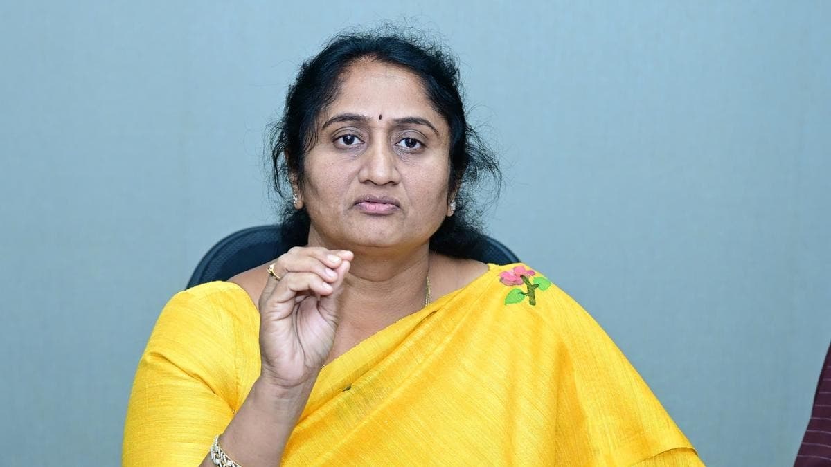 తీరు మార్చుకోకుంటే మీ సంగతి తేలుస్తాం: మంత్రి సవిత