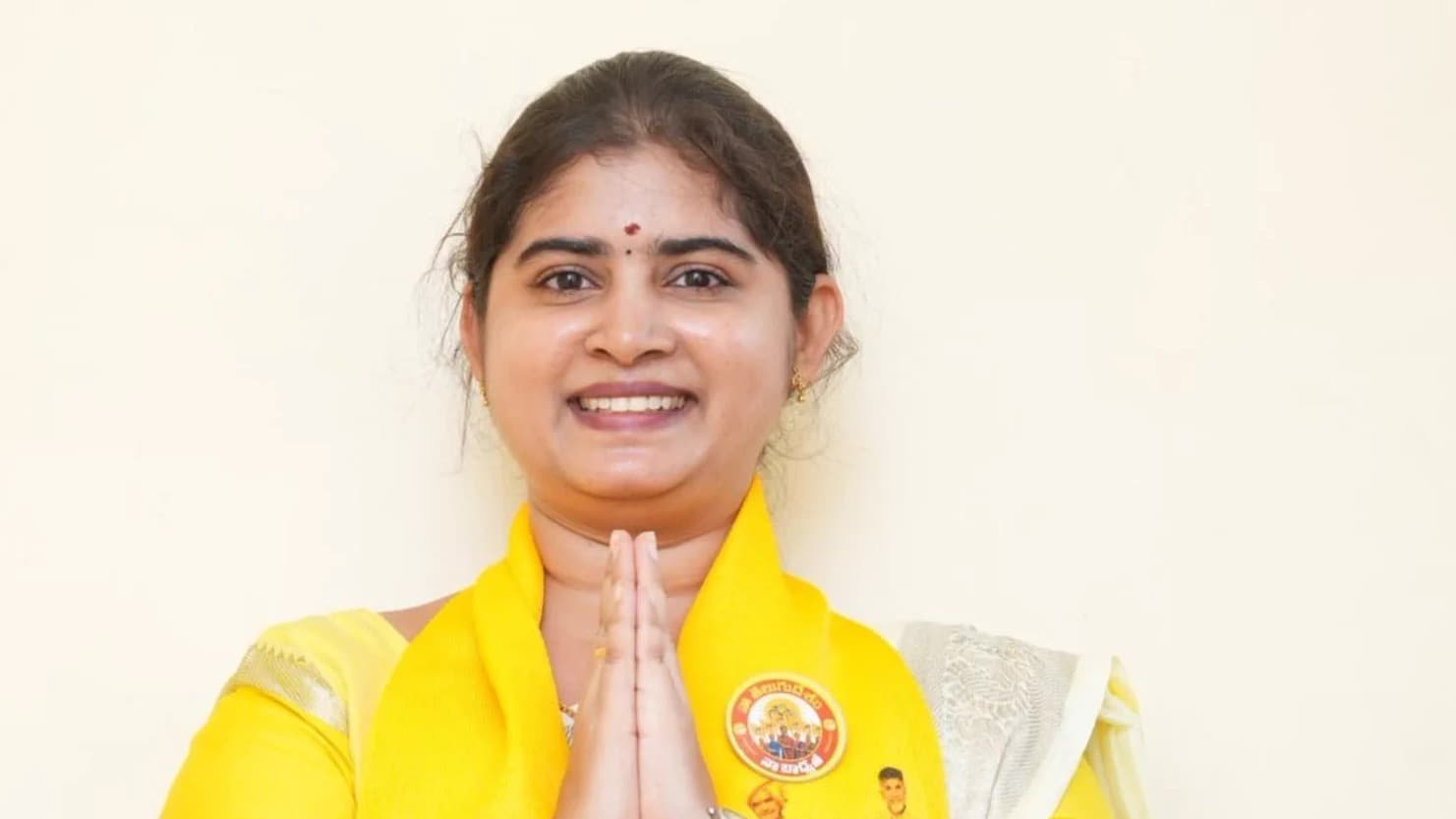 విశాఖ మేయర్ అభ్యర్థిగా డాక్టర్ ముక్కా శ్రావణి నామినేషన్ దాఖలు