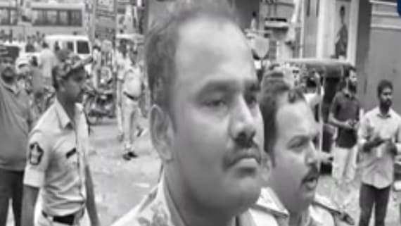 పోలీసులపై దాడి చేసిన వైసీపీ శ్రేణులు 