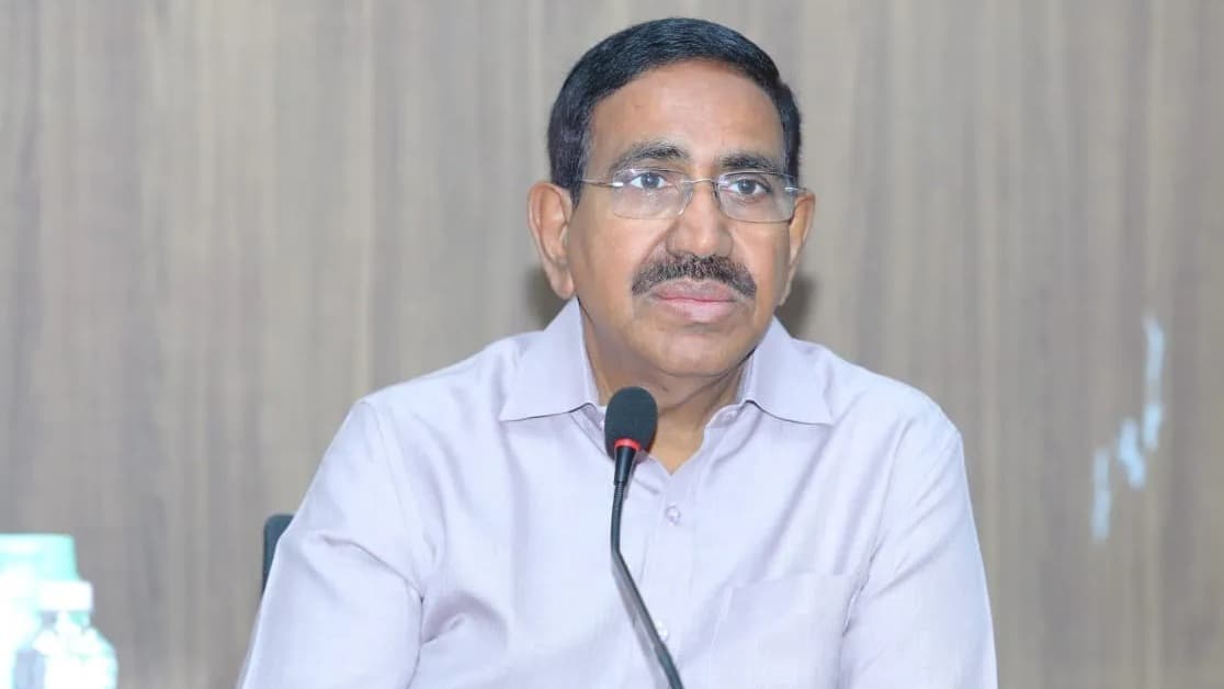 అర్నబ్ తుపాను తర్వాత పట్టణాలపై మంత్రి నారాయణ సమీక్ష